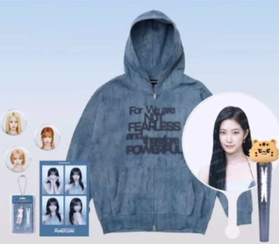 $200 in official LE SSERAFIM merch